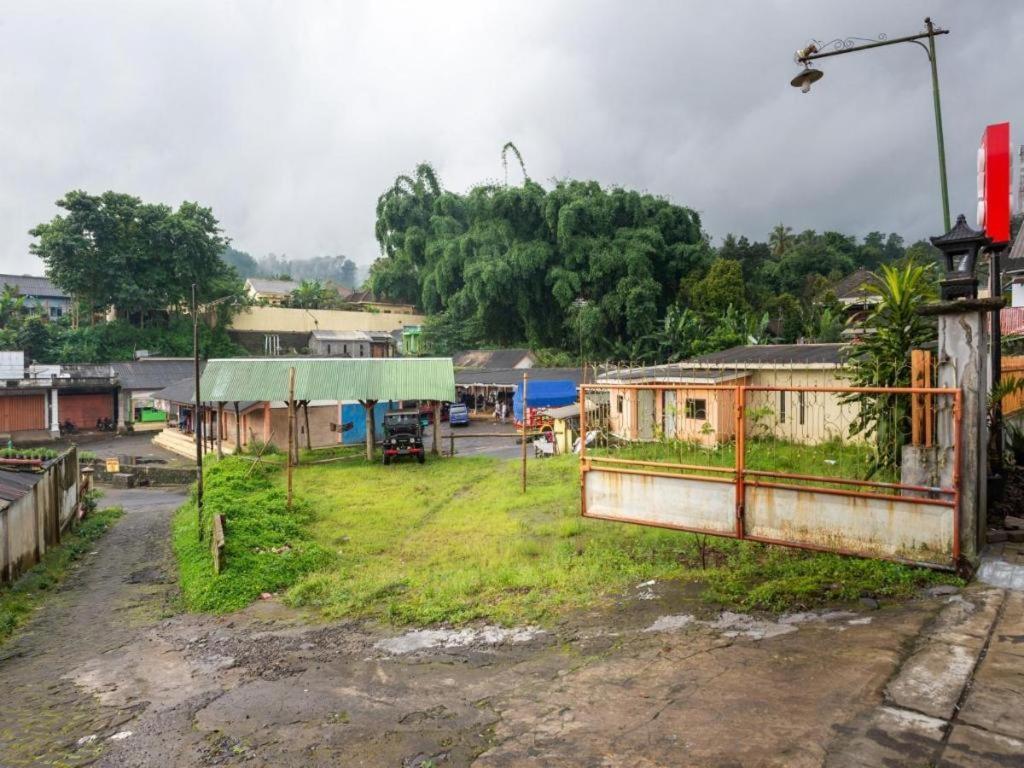 Oyo 1966 Bromo Hill Hotel Probolinggo Eksteriør billede